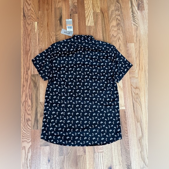 Reaction Kenneth Cole NWT small short sleeve - Picture 3 of 3